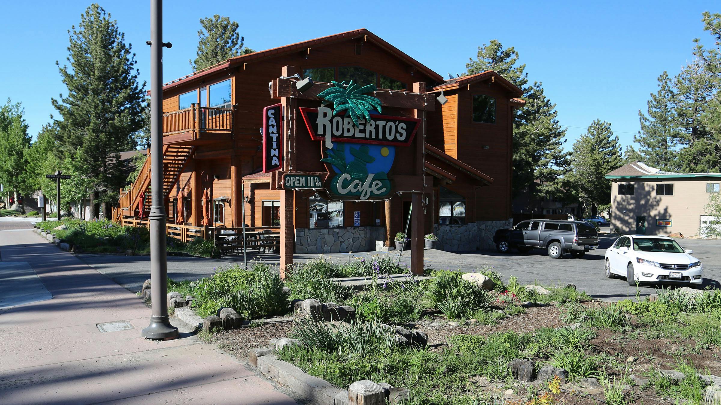 Roberto's Cafe on Old Mammoth Road