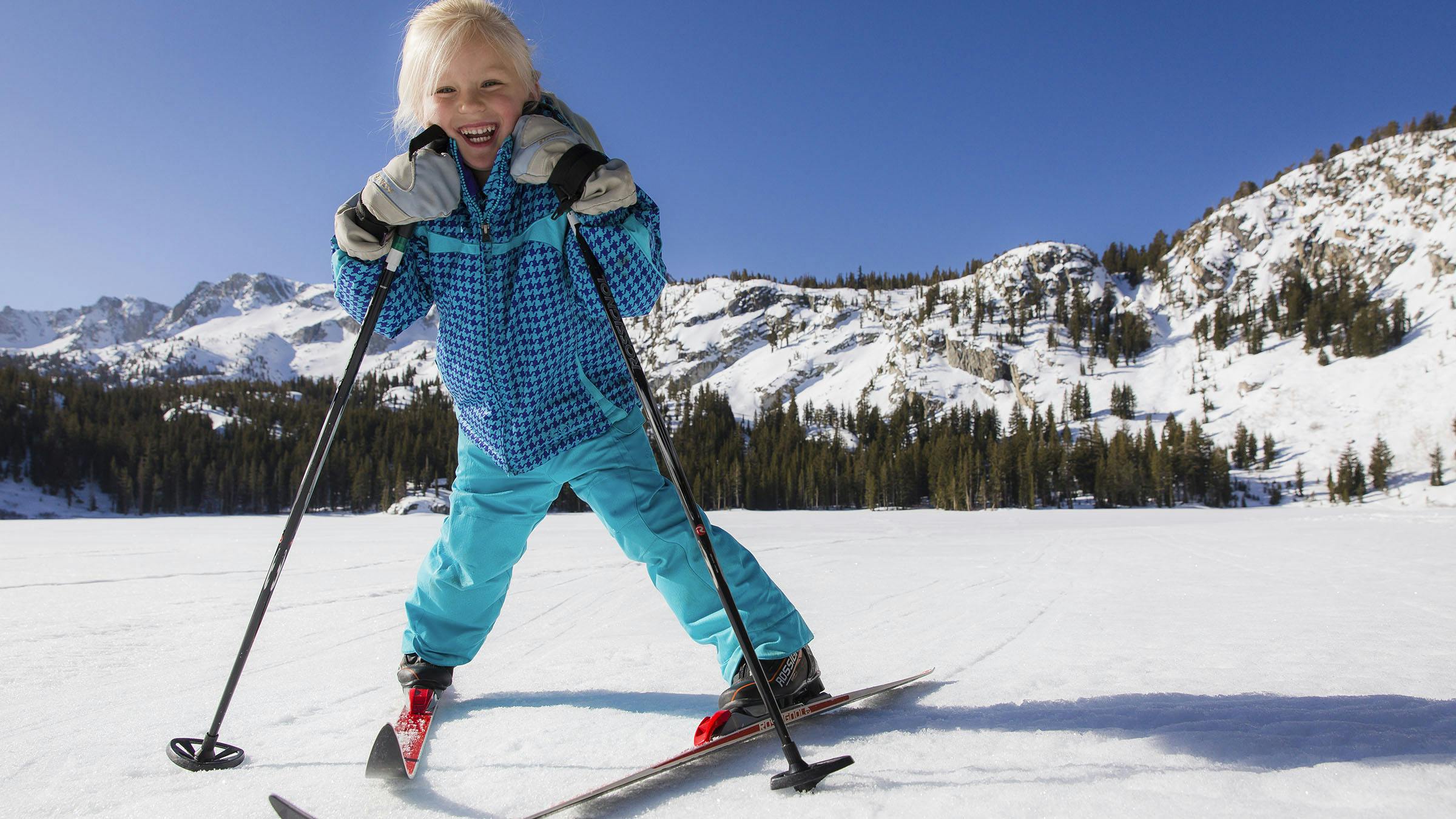 Child on cross-country skis