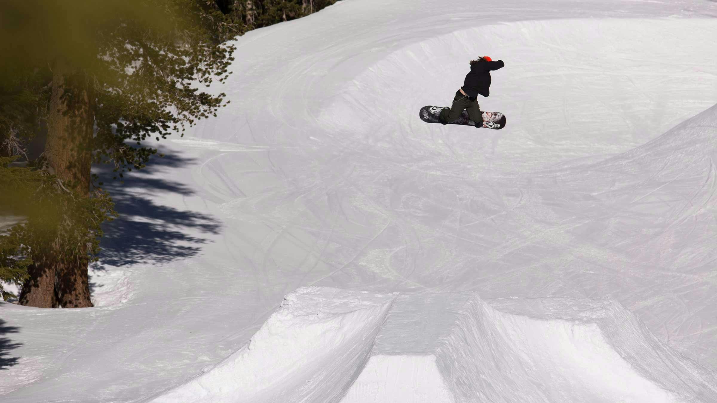 Snowboarder riding through Snake Run